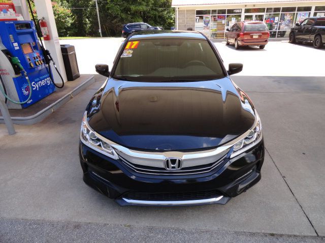 2017 Honda Accord Image 2