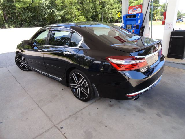 2017 Honda Accord Image 5