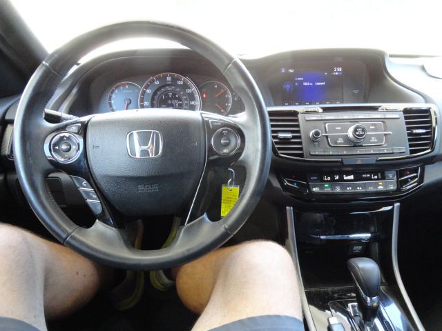 2017 Honda Accord Image 10
