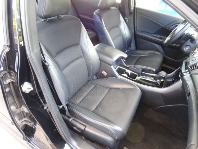 2017 Honda Accord Image 13