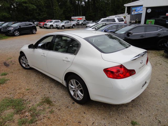 2011 INFINITI G37 Image 5