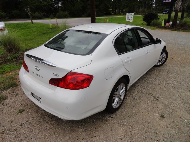 2011 INFINITI G37 Image 7