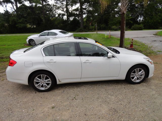 2011 INFINITI G37 Image 8