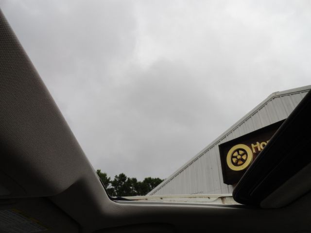 2011 INFINITI G37 Image 10