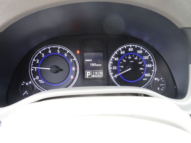 2011 INFINITI G37 Image 11