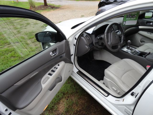2011 INFINITI G37 Image 13