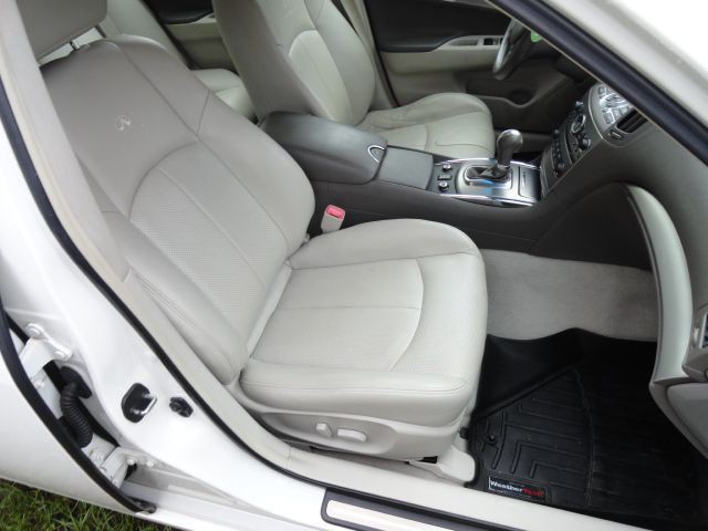 2011 INFINITI G37 Image 17
