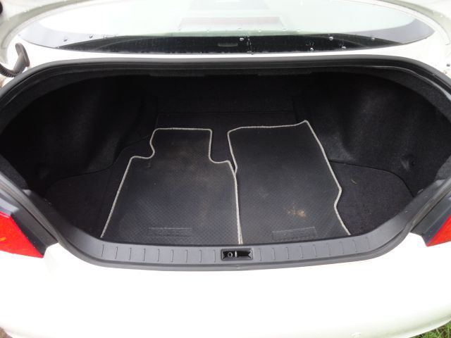 2011 INFINITI G37 Image 18