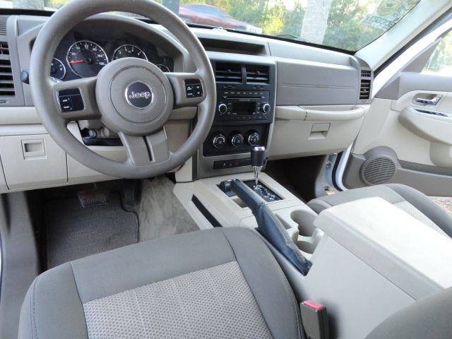 2012 Jeep Liberty Image 12