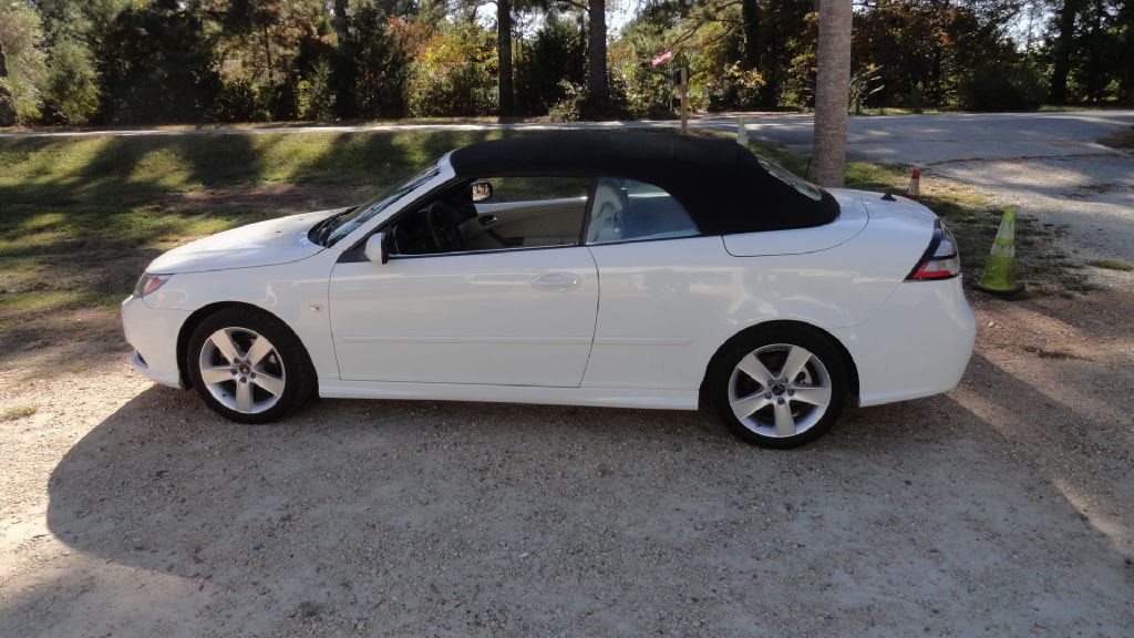 2010 Saab 9-3 Image 4