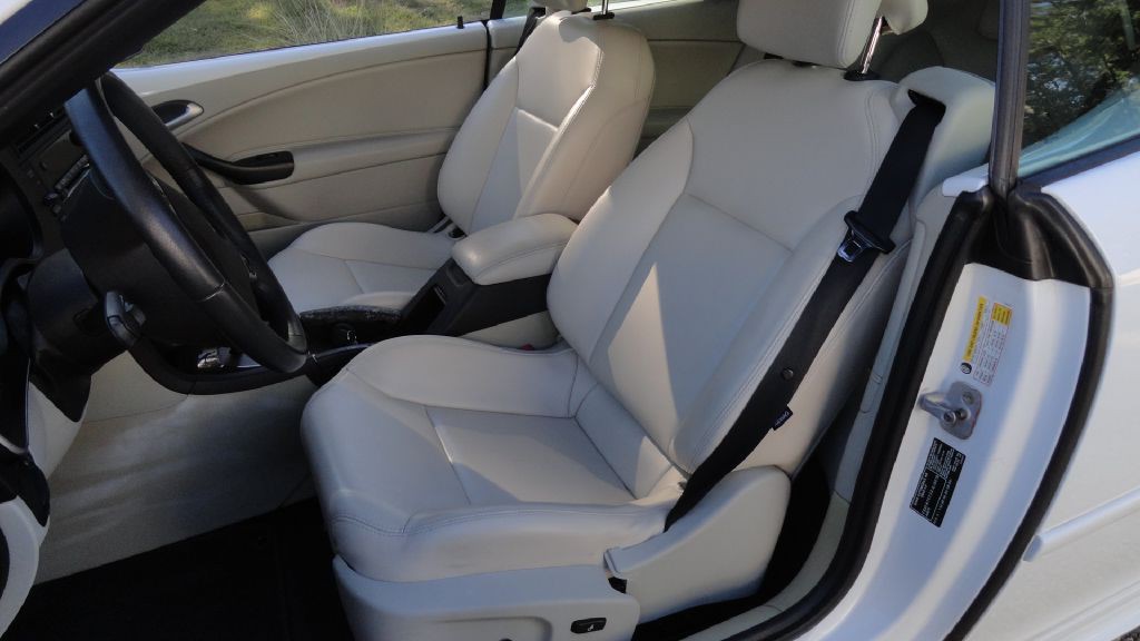 2010 Saab 9-3 Image 12