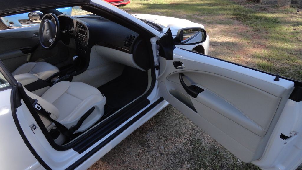 2010 Saab 9-3 Image 13