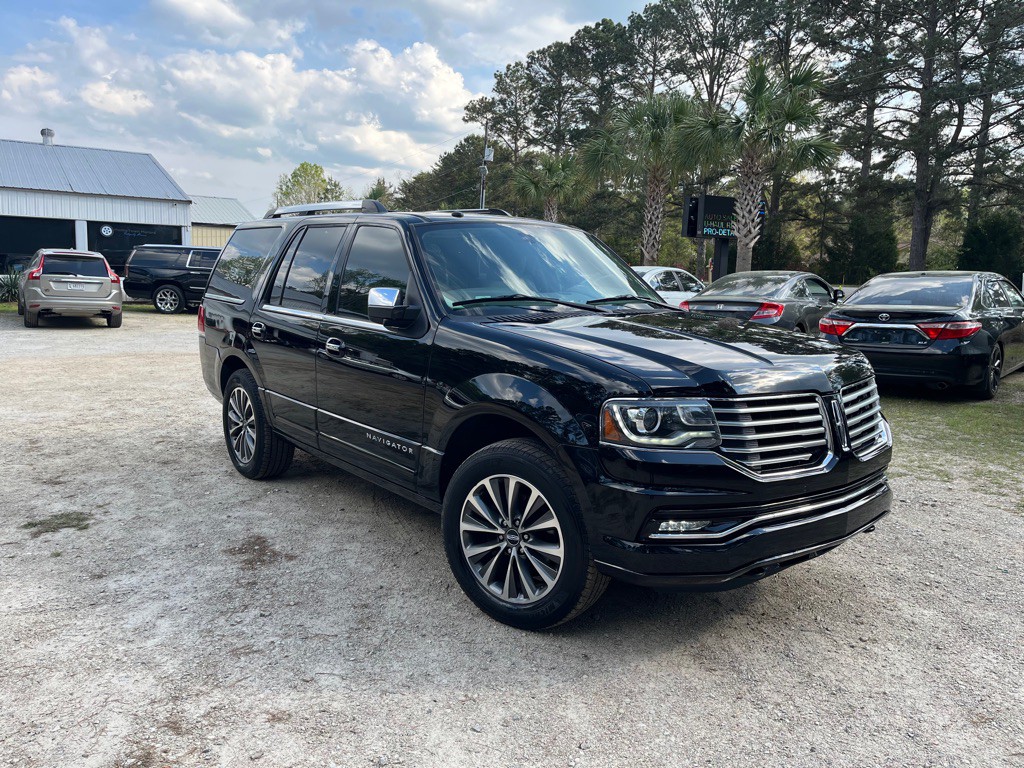 2017 Lincoln Navigator Image 1