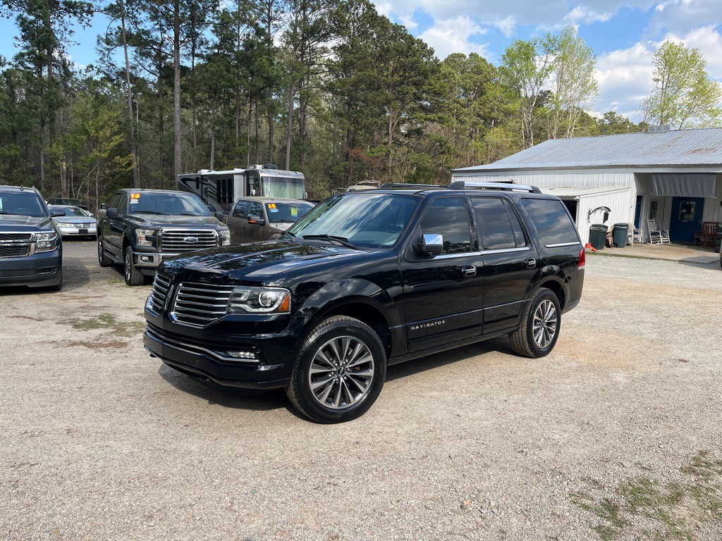2017 Lincoln Navigator Image 2