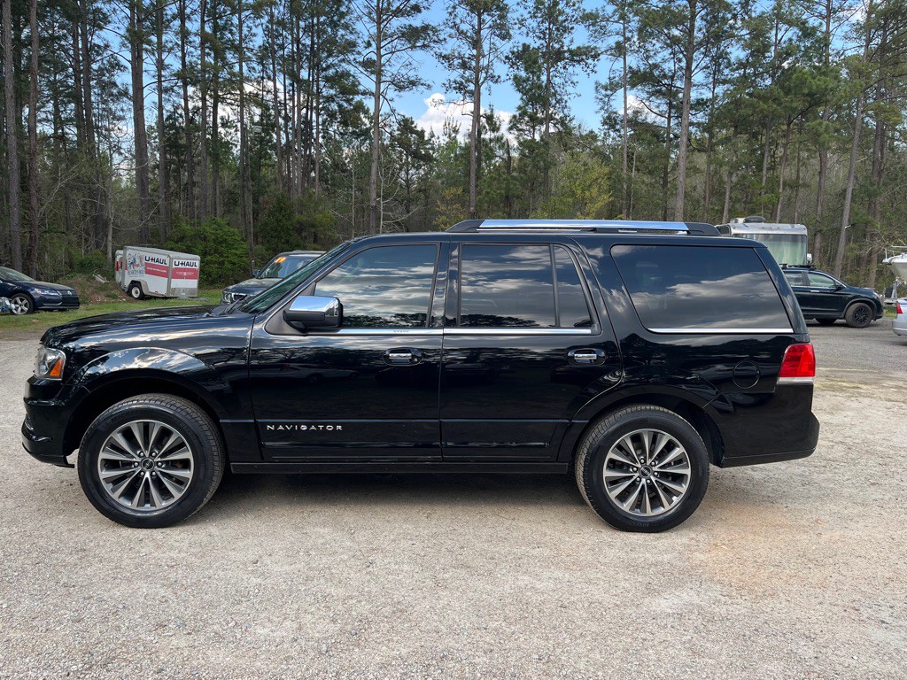 2017 Lincoln Navigator Image 3