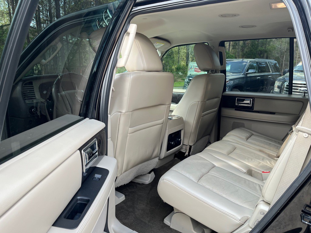 2017 Lincoln Navigator Image 8