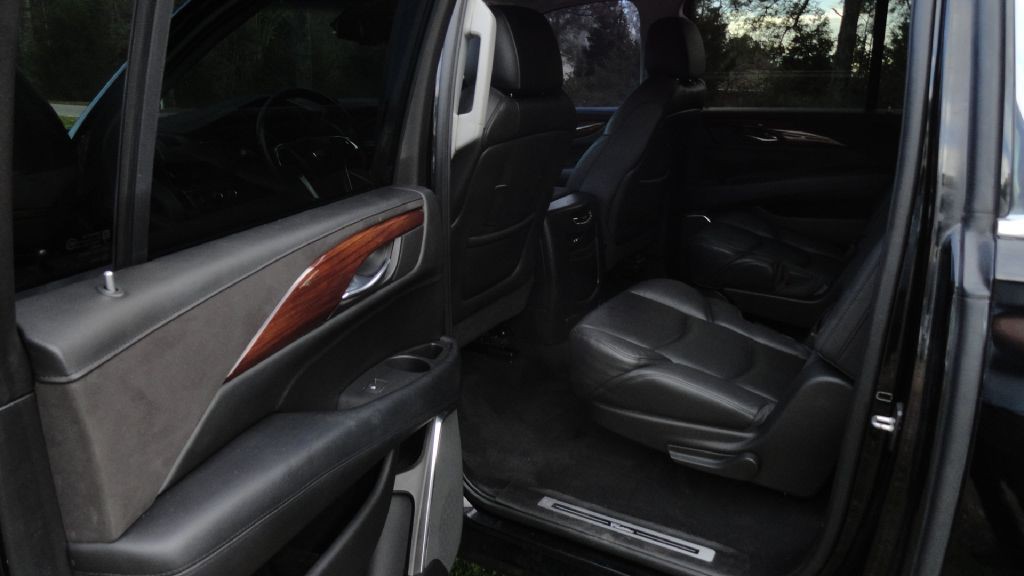 2016 Cadillac Escalade Image 11