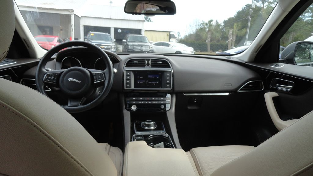 2017 Jaguar F-PACE Image 6