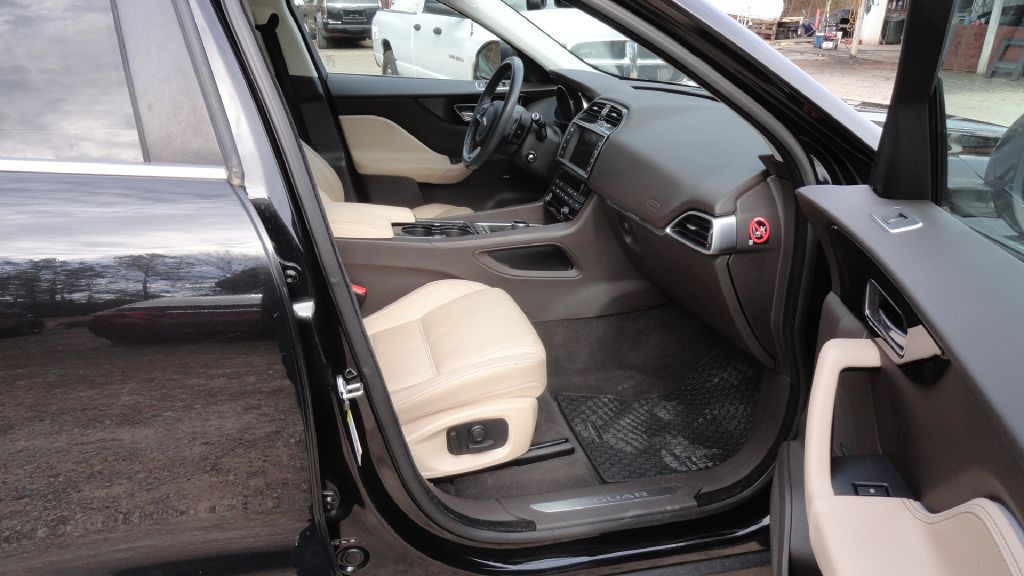 2017 Jaguar F-PACE Image 8