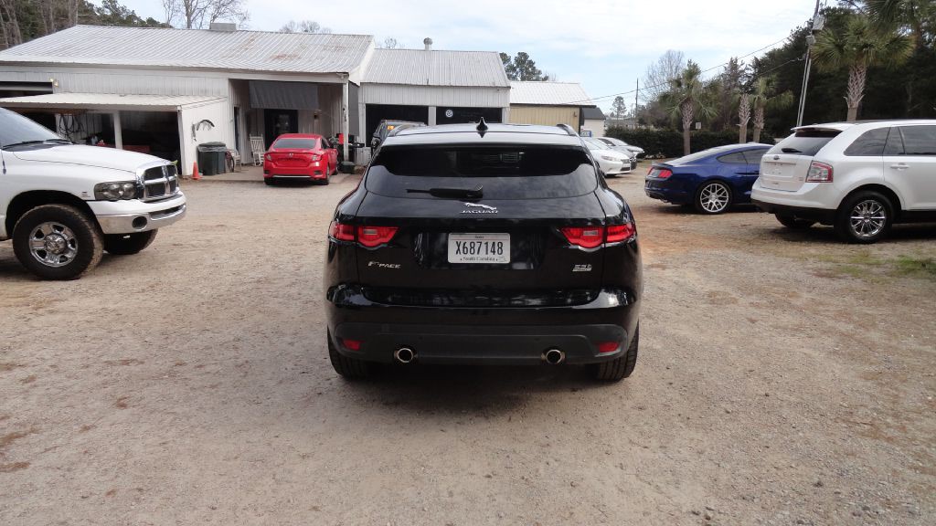 2017 Jaguar F-PACE Image 10