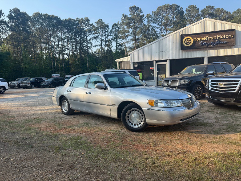 2000 Lincoln Town Car Image 1