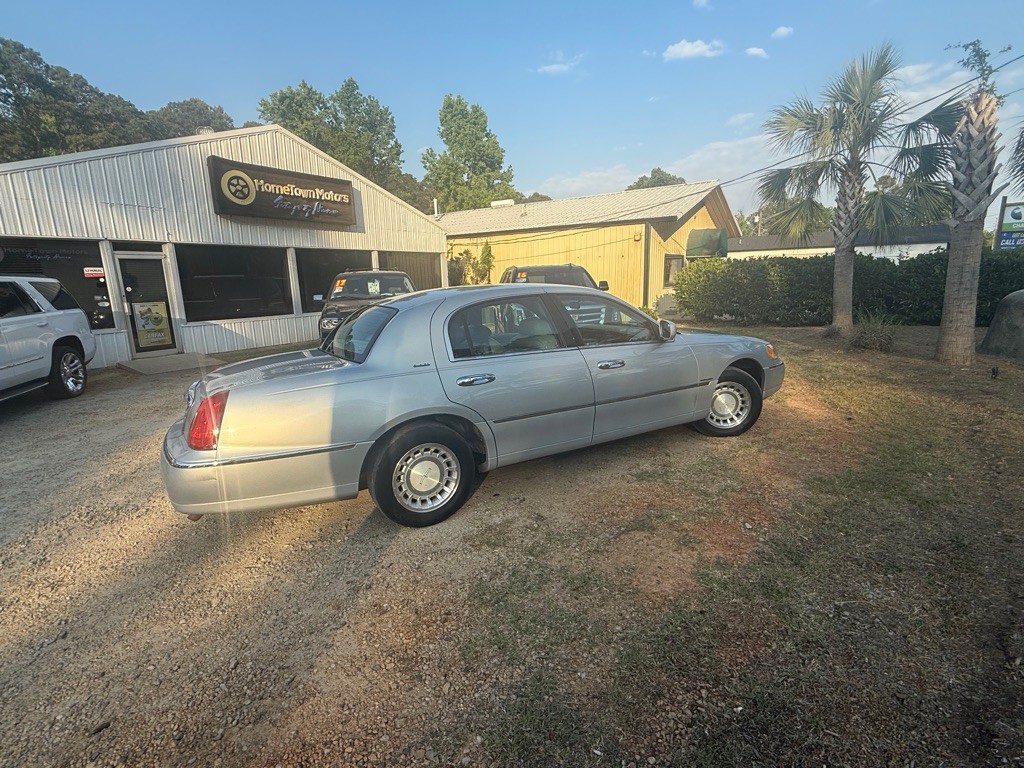 2000 Lincoln Town Car Image 4