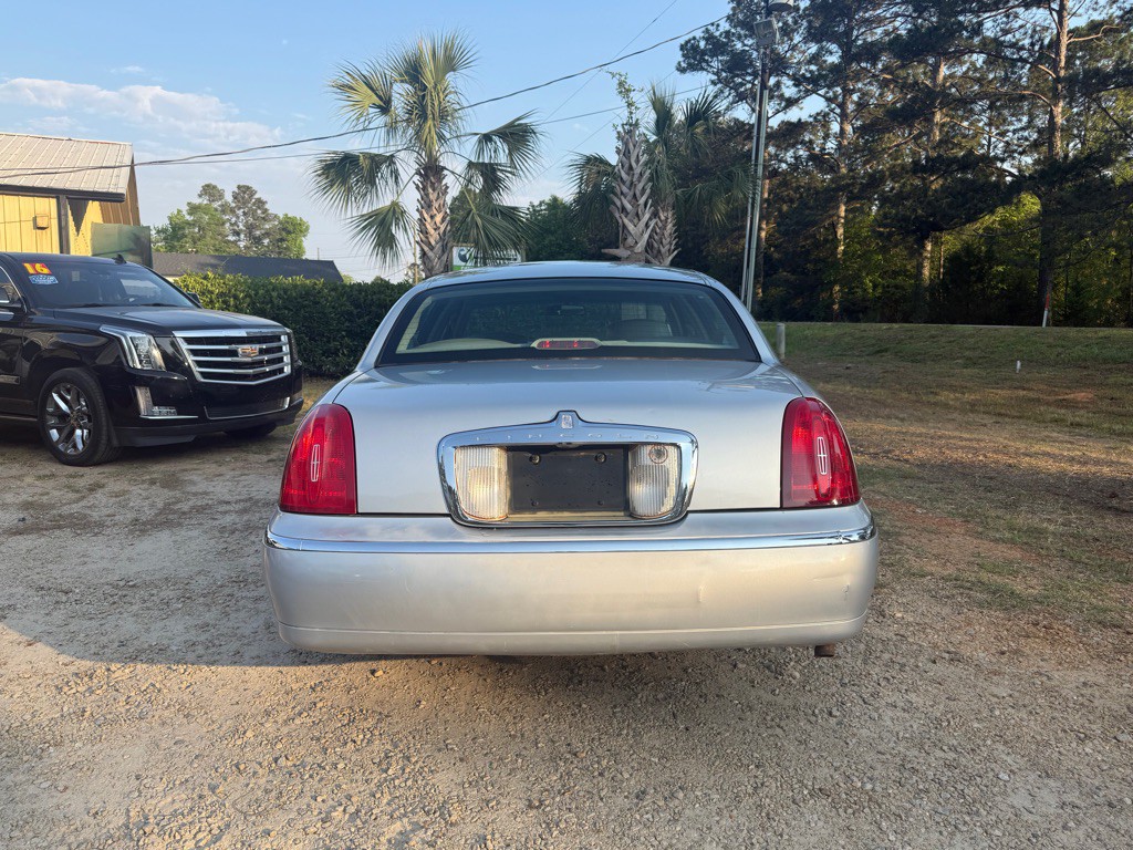 2000 Lincoln Town Car Image 6