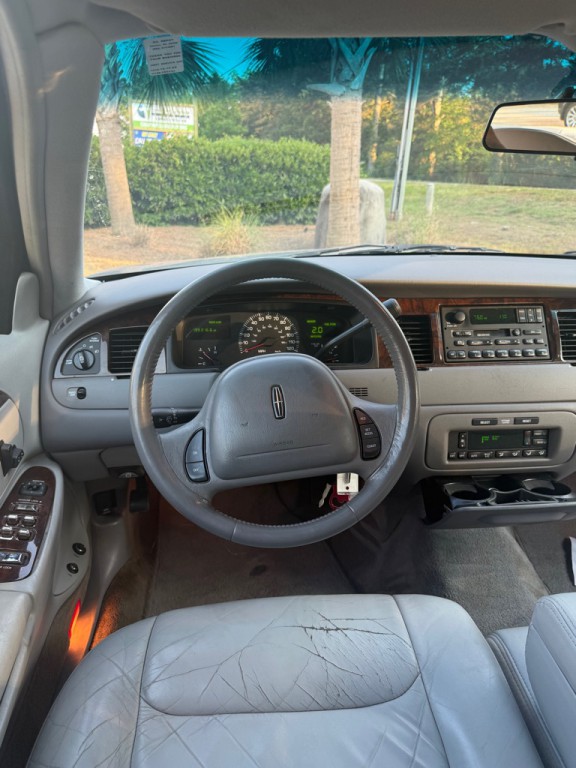 2000 Lincoln Town Car Image 7