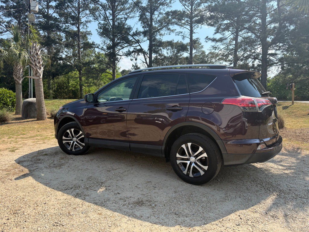 2017 Toyota Rav4 Image 2