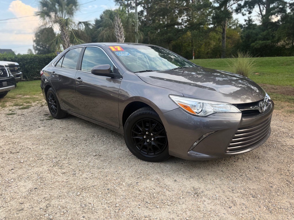 2017 Toyota Camry Image 3
