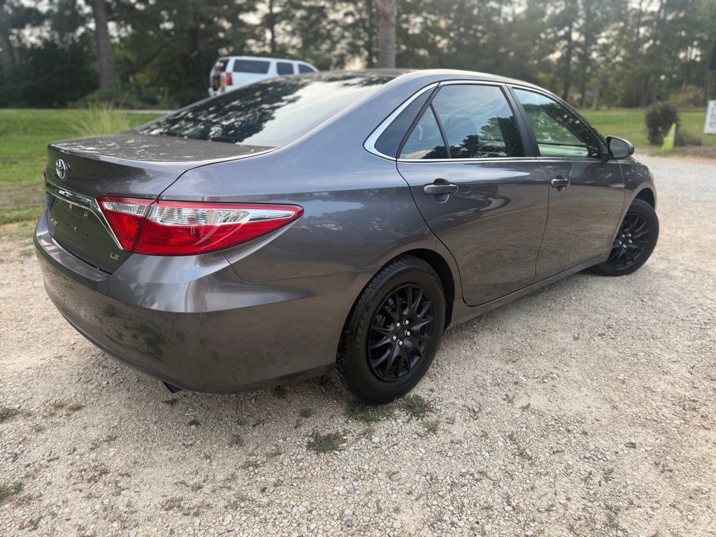 2017 Toyota Camry Image 4