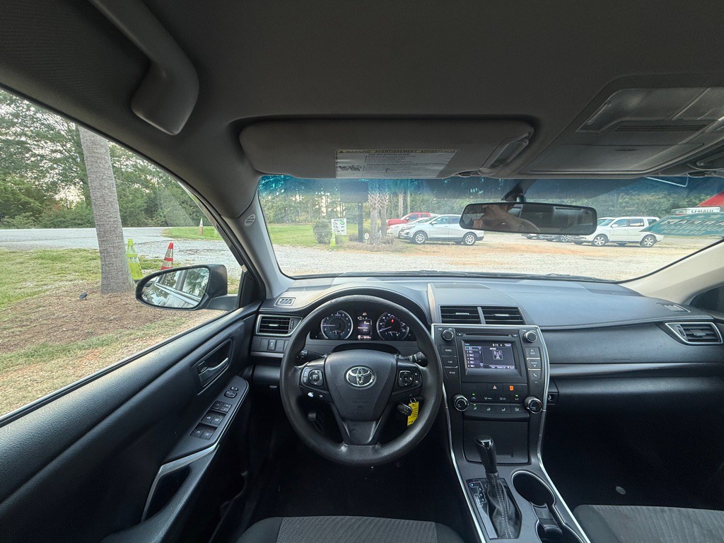 2017 Toyota Camry Image 5