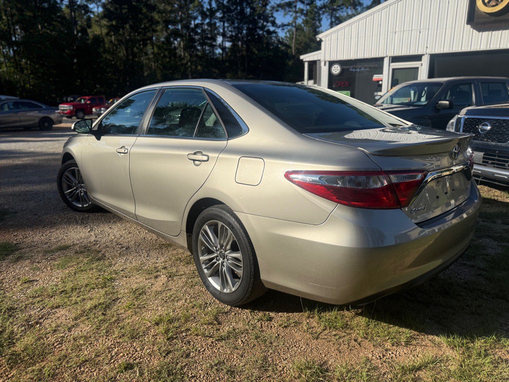 2017 Toyota Camry Image 2