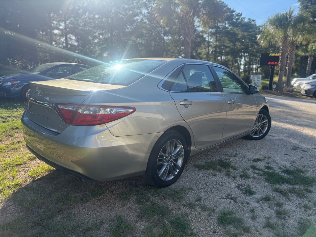 2017 Toyota Camry Image 4
