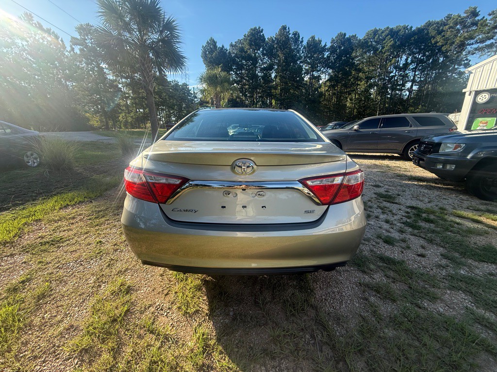 2017 Toyota Camry Image 7