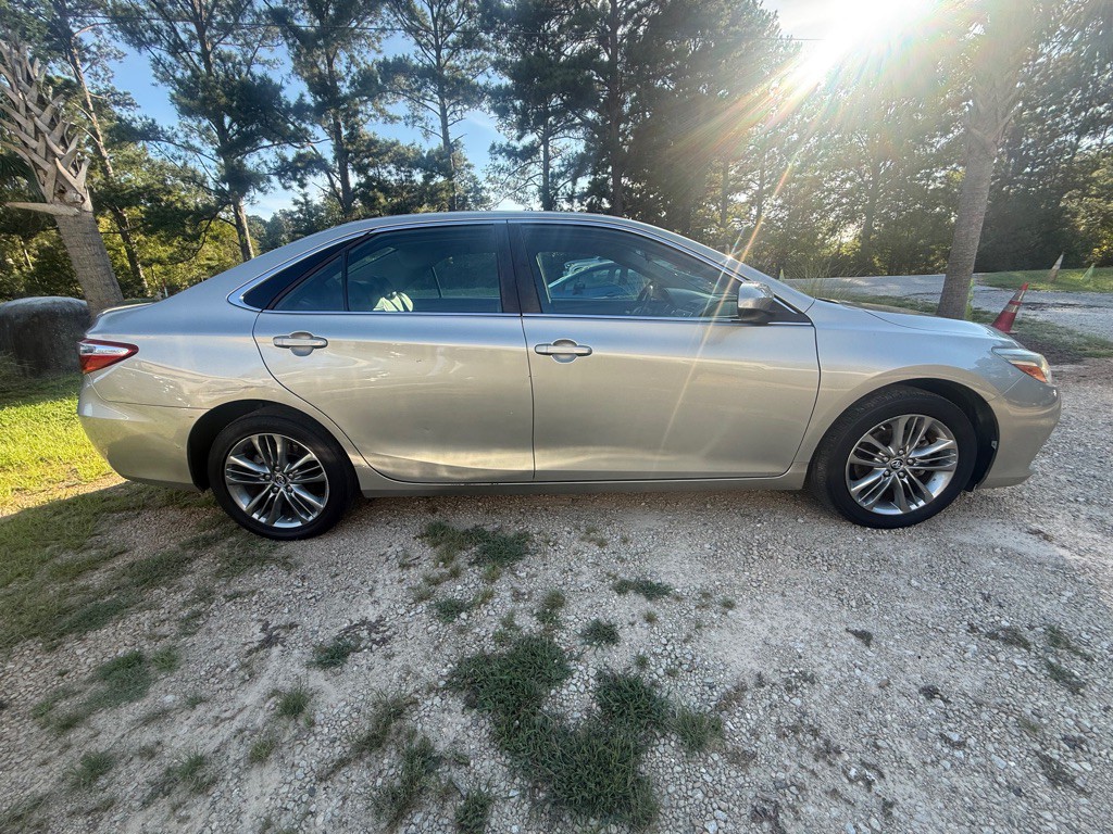 2017 Toyota Camry Image 8
