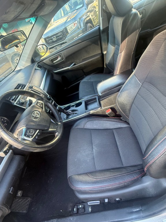 2017 Toyota Camry Image 11