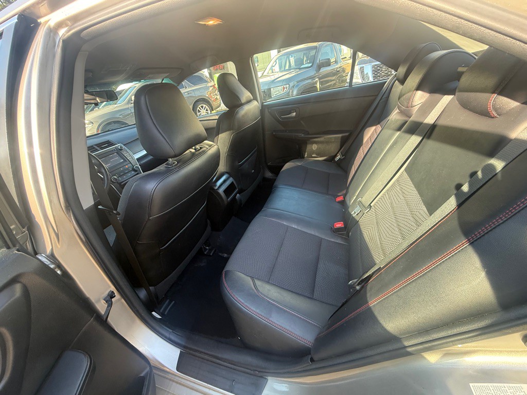2017 Toyota Camry Image 12