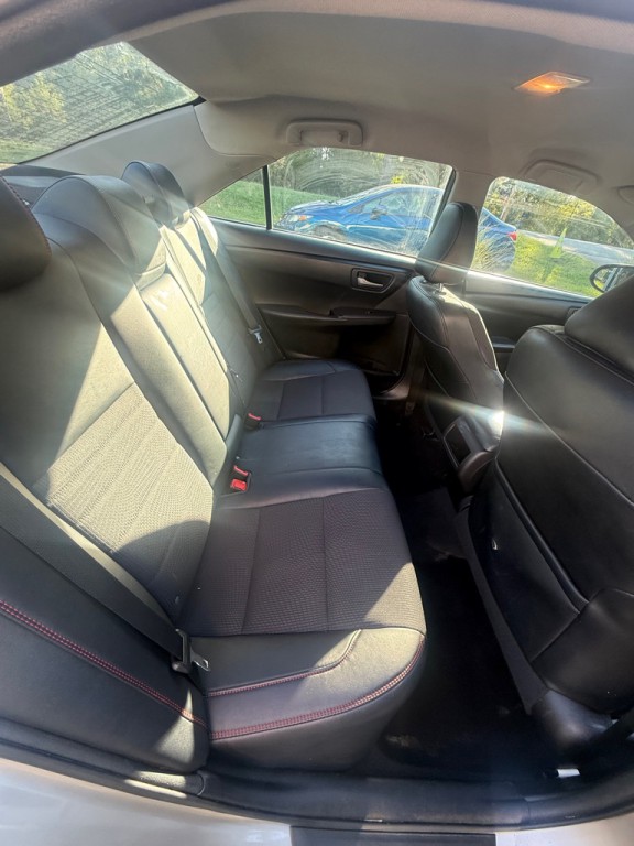 2017 Toyota Camry Image 14