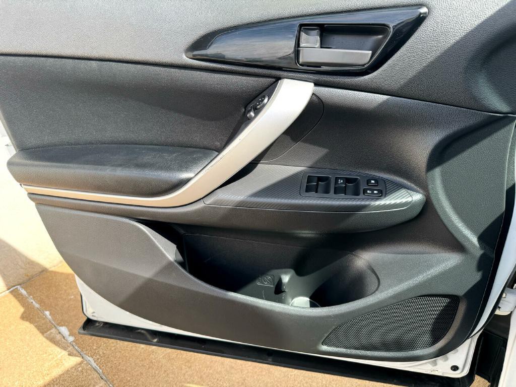 2019 Mitsubishi Eclipse Image 11