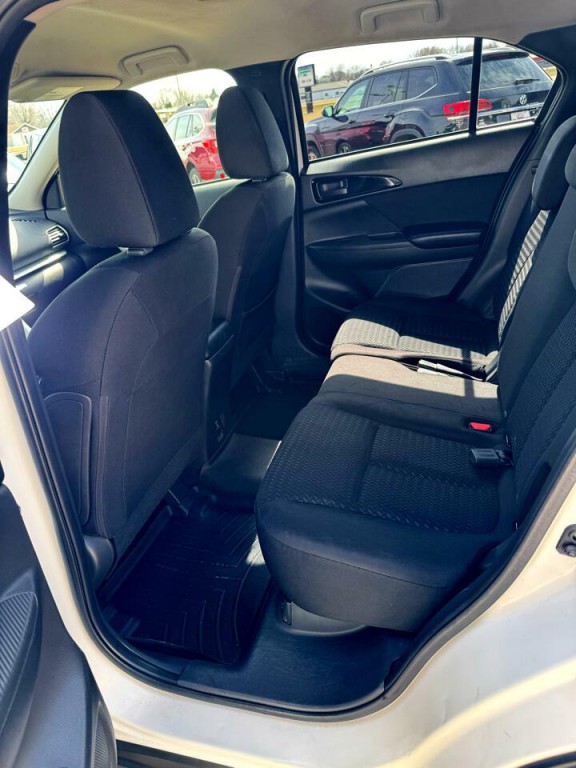 2019 Mitsubishi Eclipse Image 12