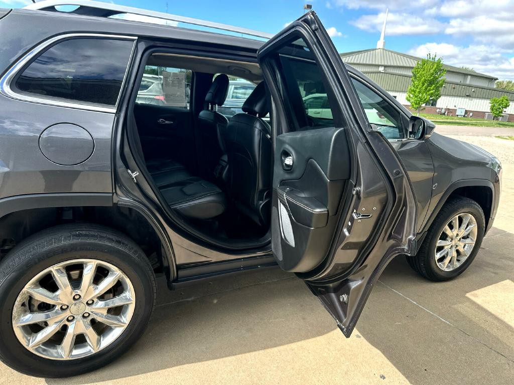 2015 Jeep Cherokee Image 11