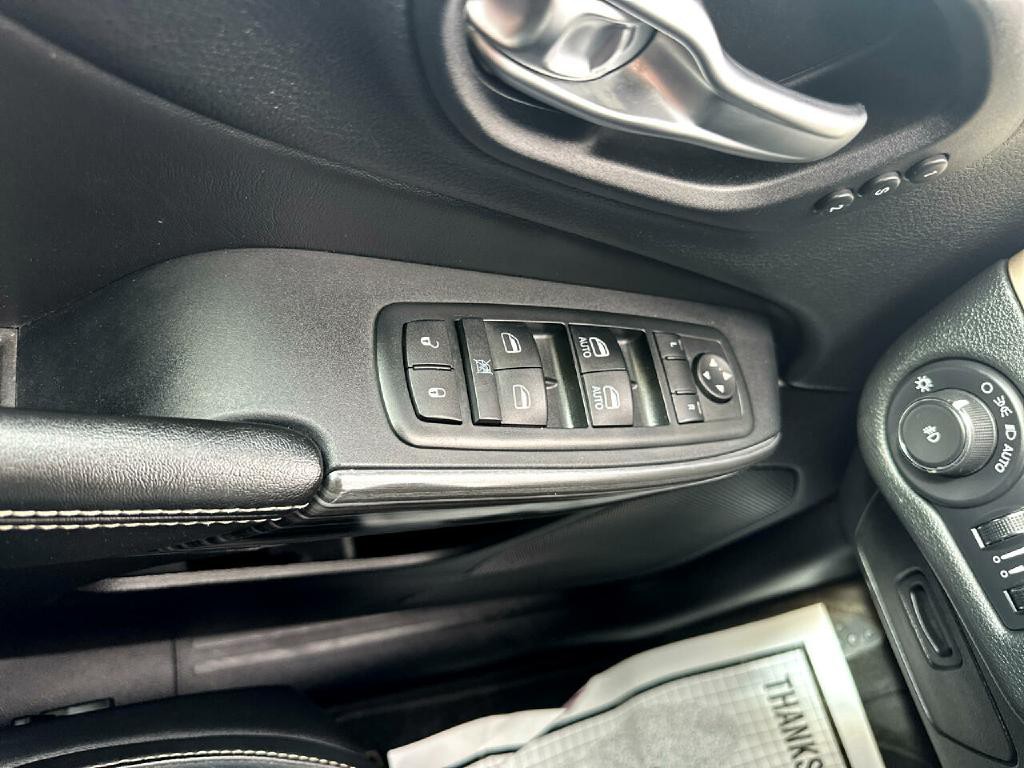 2015 Jeep Cherokee Image 19