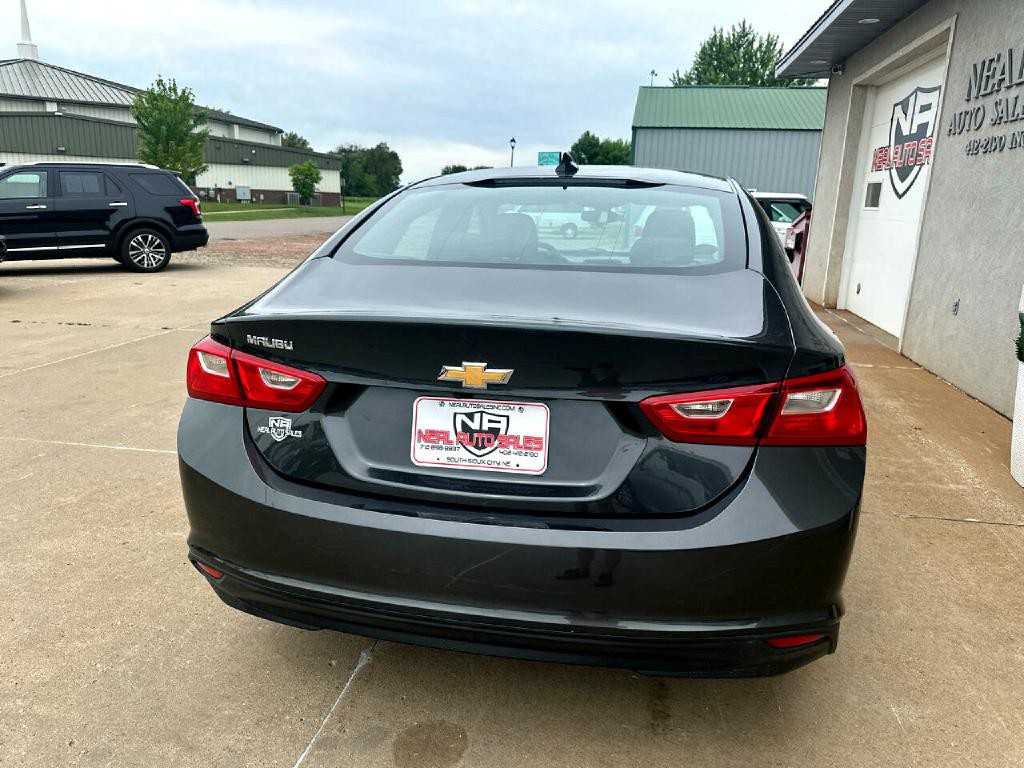 2017 Chevrolet Malibu Image 5