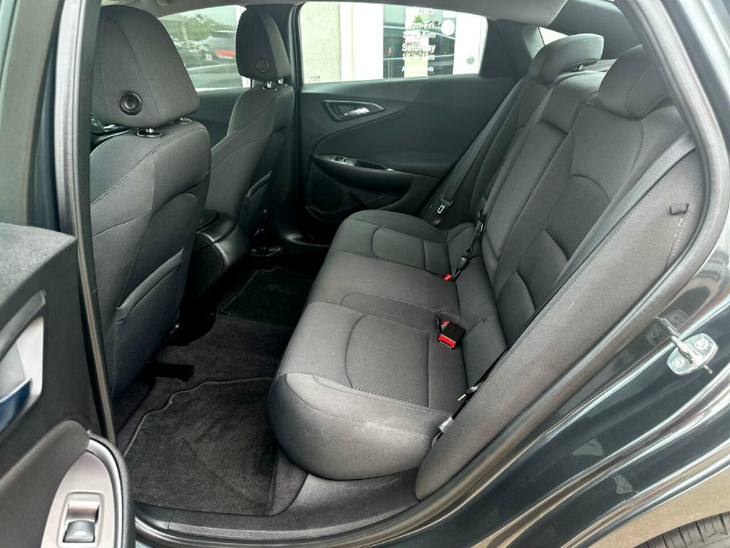2017 Chevrolet Malibu Image 8