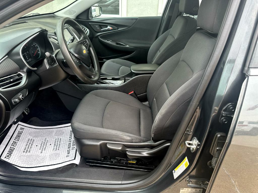 2017 Chevrolet Malibu Image 10