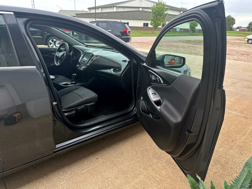 2017 Chevrolet Malibu Image 12