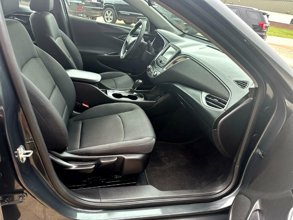 2017 Chevrolet Malibu Image 13