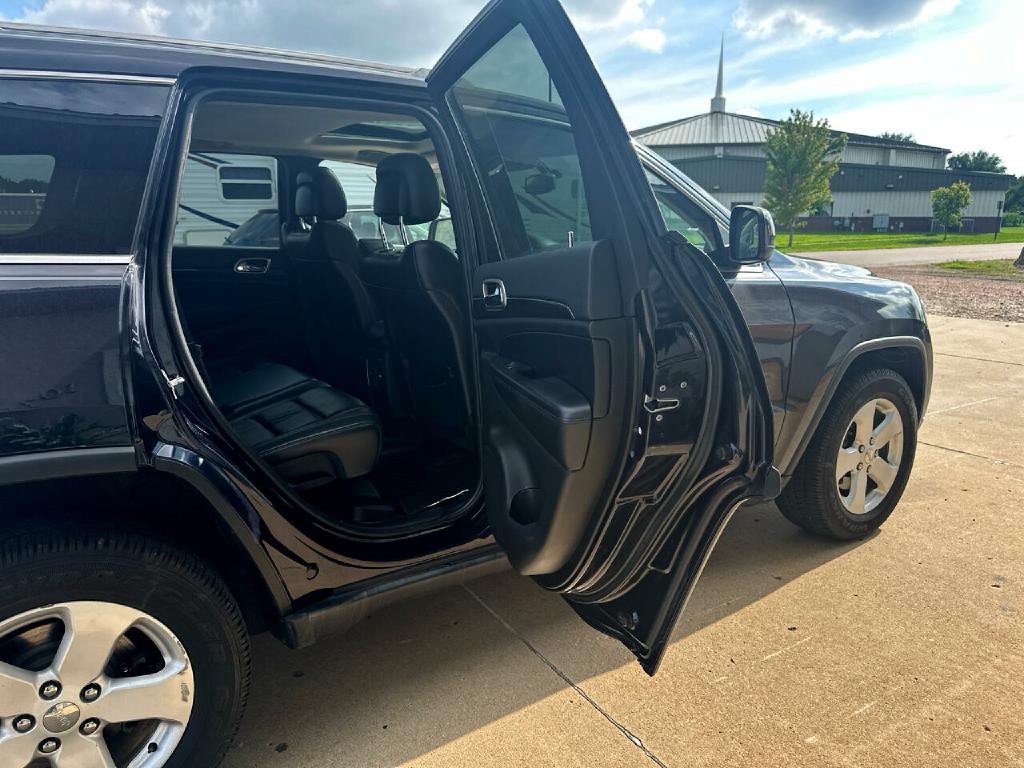2011 Jeep Grand Cherokee Image 10