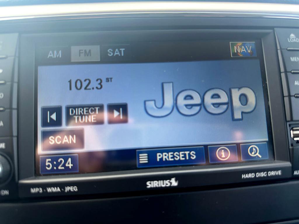2011 Jeep Grand Cherokee Image 17